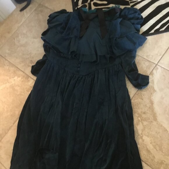 Vixen by Michelline Pitt Dresses & Skirts - Vixen by Micheline Pitt Crimson Peak velvet  caped dress size 3xl New  (2x)